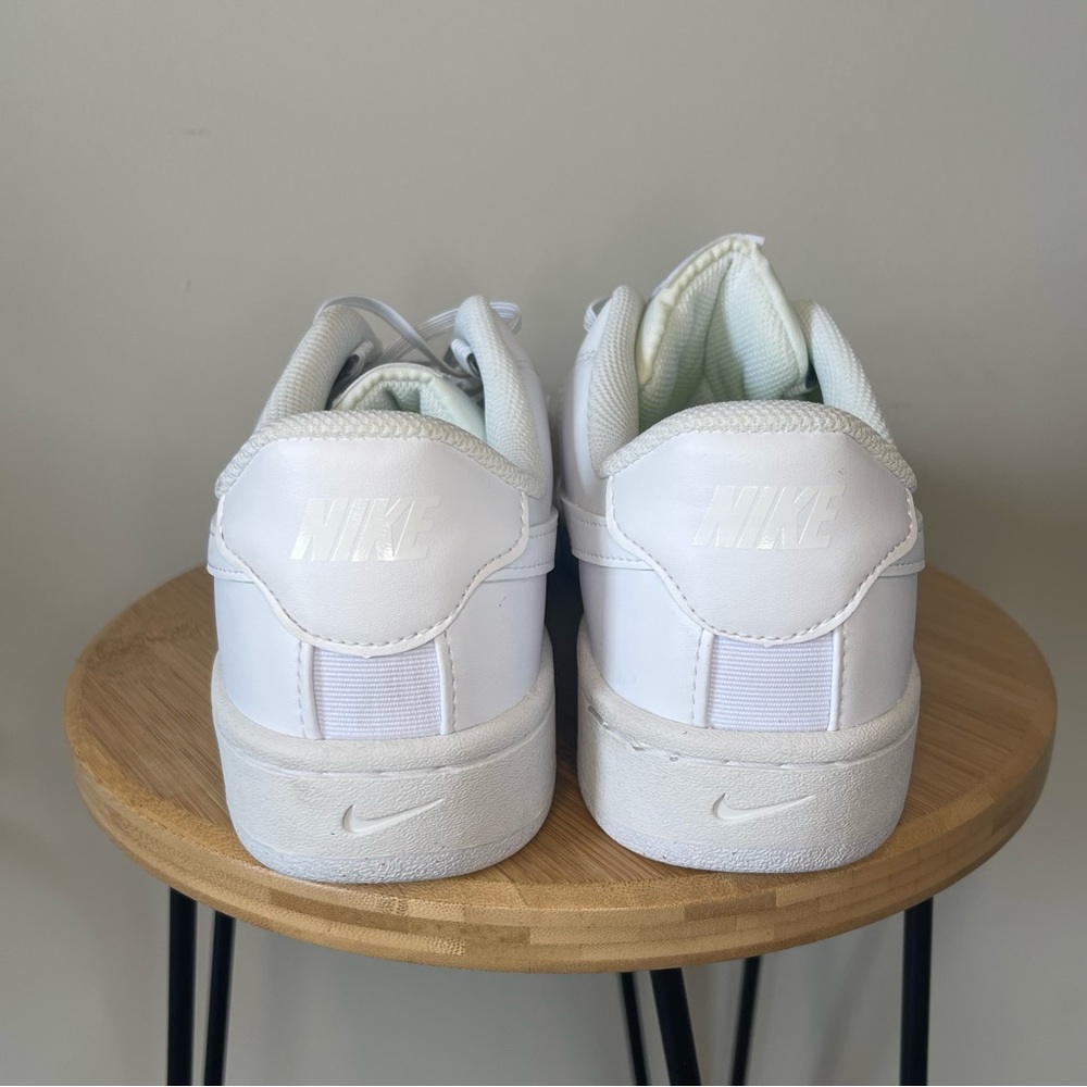 👟 White Nike Sneakers 👟 - Picture 7 of 8